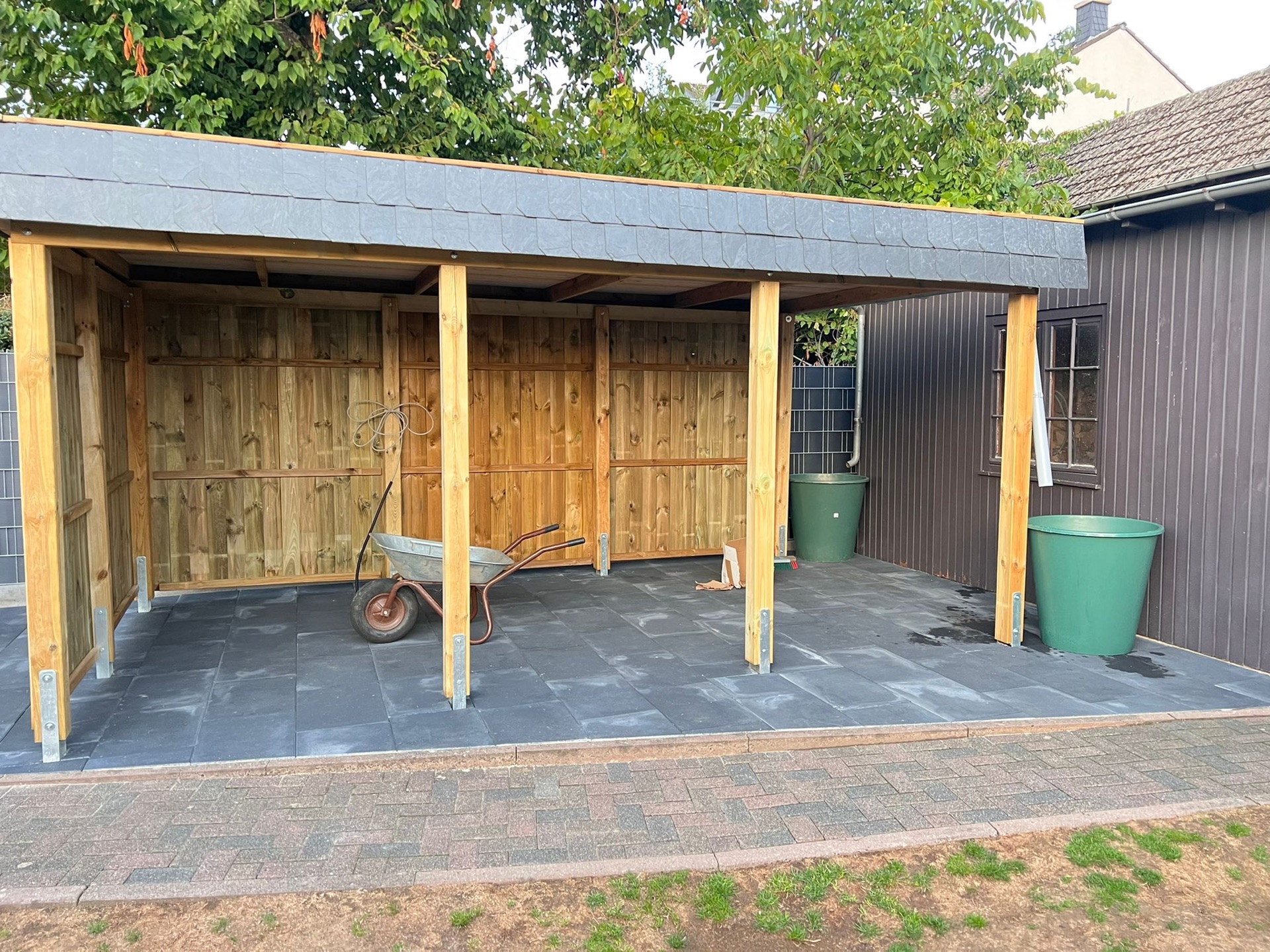 Holzcarport mit Abstellraum