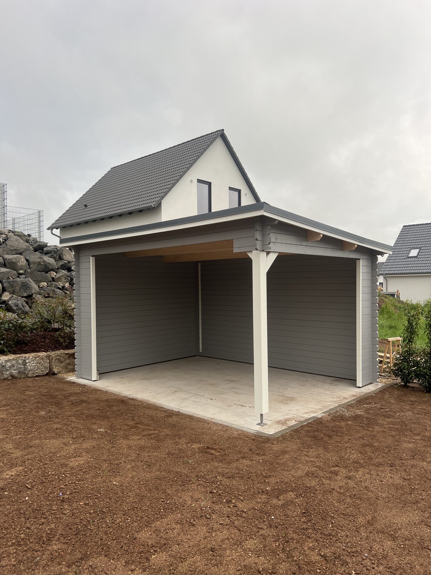 Doppelcarport mit Metallverkleidung